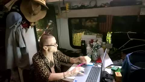Snapshot of brushsquach chatting on 19, 3, 2026 Steve... aka SkinnieDippin aka TimberTramp online show from 19, 3, 2026