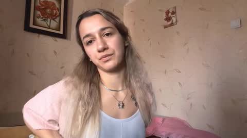 Snapshot of brynnclagett chatting on 2, 11, 2025 Hello My name is Rose  im new model here and little but shy but curious. online show from 2, 11, 2025