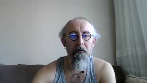 Snapshot of buckwessle chatting on 16, 5, 2026 Buck Wessle online show from 16, 5, 2026