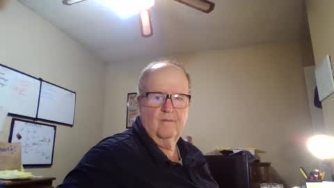 Snapshot of bullfrogg5050 chatting on 4, 12, 2025 bullfrogg5050 online show from 4, 12, 2025