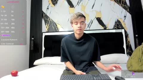 Snapshot of bunny_maxxi chatting on 4, 12, 2024 bunny online show from 4, 12, 2024