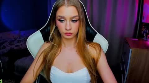 Snapshot of bunny_wetty chatting on 8, 10, 2025 ruslana online show from 8, 10, 2025