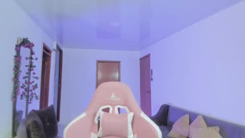 Snapshot of burbuja_cosmic chatting on 9, 3, 2025 Im Val Welcome to my room My instagram Bubble cosmic online show from 9, 3, 2025