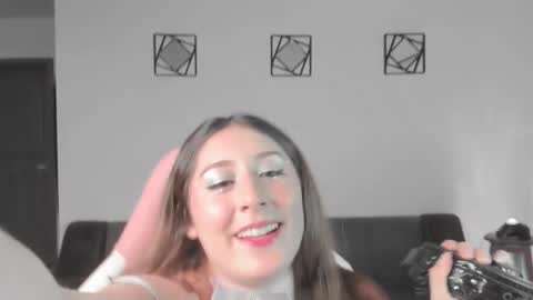 Snapshot of burbuja_cosmic chatting on 25, 9, 2025 Im Val Welcome to my room My instagram Bubble cosmic online show from 25, 9, 2025