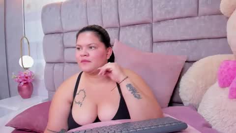 Burbuja Nyx online show from 25, 4, 2026