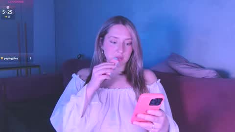 Snapshot of burn_lissa chatting on 28, 10, 2025 Lissa online show from 28, 10, 2025