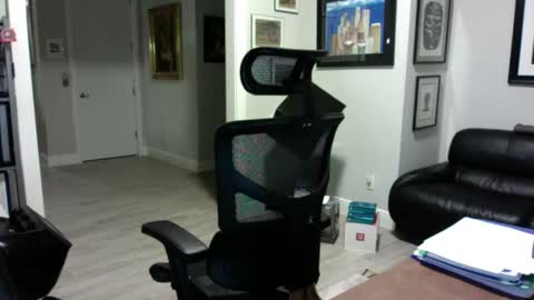 Snapshot of bustinout99 chatting on 27, 2, 2025 afternoon wood online show from 27, 2, 2025