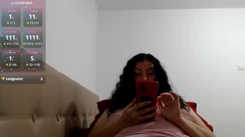Snapshot of bustyemma chatting on 25, 9, 2025 Emma online show from 25, 9, 2025