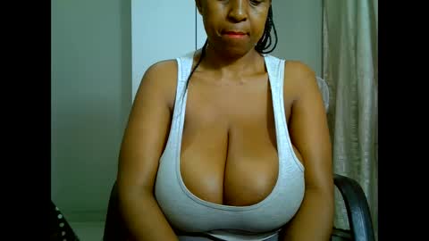 bustytessa37 online show from 24, 2, 2025