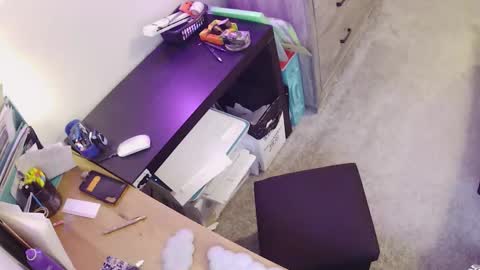 busybee83 online show from 2, 12, 2025