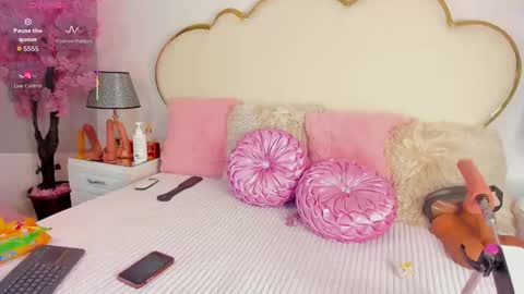 Cahitlin  online show from 15, 9, 2025