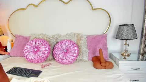 Cahitlin  online show from 4, 10, 2025