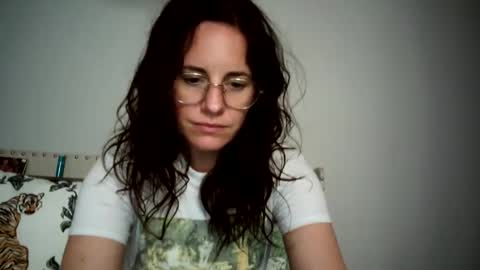 Caitie Citrine online show from 26, 12, 2024