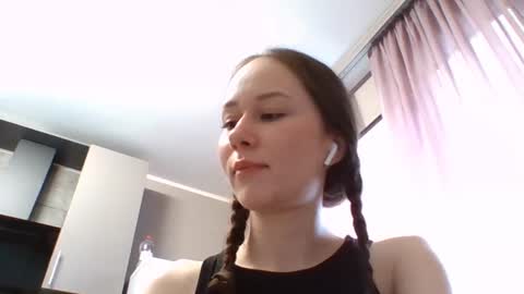 Snapshot of caitlinhannah chatting on 9, 6, 2026 Sara online show from 9, 6, 2026