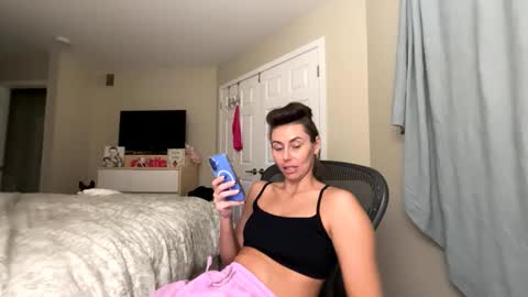 Snapshot of calicambri chatting on 23, 9, 2025 The Cali Cambri online show from 23, 9, 2025