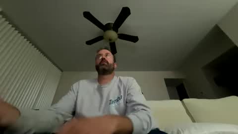 Snapshot of callesalada2 chatting on 29, 4, 2026 Whitest Boy Alive online show from 29, 4, 2026