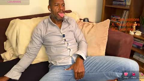 My name is Robert  Dont be shysay hi I love to chat. For requests or dirty talk please use tips  online show from 15, 3, 2026