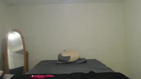 Snapshot of cals9x chatting on 18, 10, 2025 camzxoxox online show from 18, 10, 2025