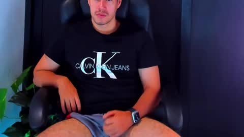 Snapshot of camara110 chatting on 5, 1, 2025 camara110 online show from 5, 1, 2025