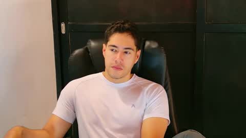 Snapshot of camara110 chatting on 25, 1, 2025 camara110 online show from 25, 1, 2025