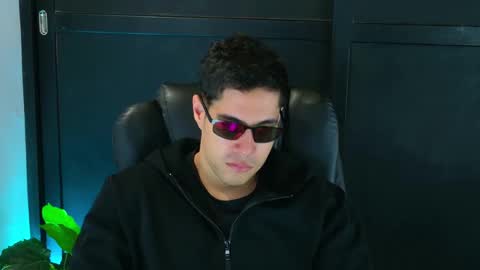 Snapshot of camara110 chatting on 12, 2, 2025 camara110 online show from 12, 2, 2025