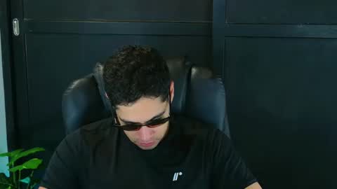 Snapshot of camara110 chatting on 16, 2, 2025 camara110 online show from 16, 2, 2025