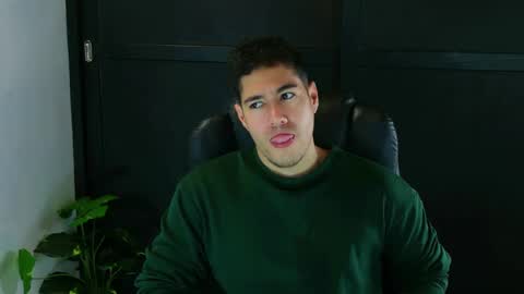 Snapshot of camara110 chatting on 8, 3, 2025 camara110 online show from 8, 3, 2025