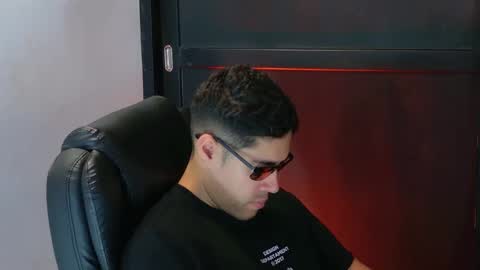 Snapshot of camara110 chatting on 13, 9, 2025 camara110 online show from 13, 9, 2025