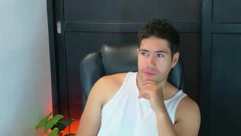 Snapshot of camara110 chatting on 4, 10, 2025 camara110 online show from 4, 10, 2025