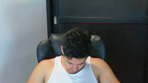 Snapshot of camara110 chatting on 6, 10, 2025 camara110 online show from 6, 10, 2025