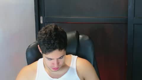 Snapshot of camara110 chatting on 11, 10, 2025 camara110 online show from 11, 10, 2025