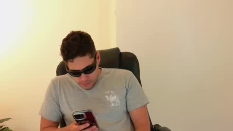 Snapshot of camara110 chatting on 19, 10, 2025 camara110 online show from 19, 10, 2025