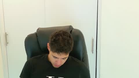 Snapshot of camara110 chatting on 24, 11, 2025 camara110 online show from 24, 11, 2025