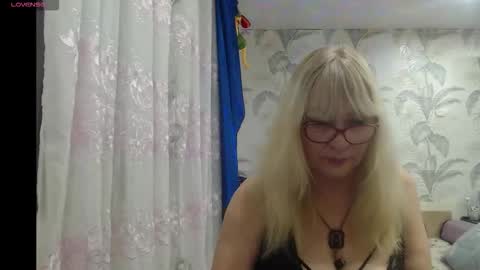 Snapshot of camdiva1 chatting on 3, 2, 2026 CamDiva1 online show from 3, 2, 2026