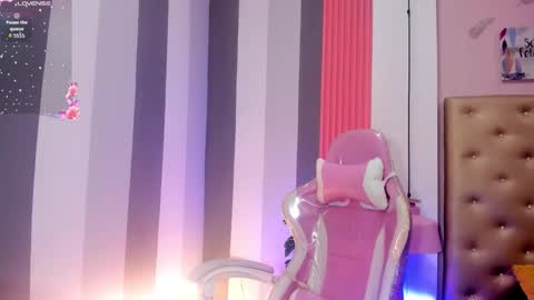 Snapshot of camii_raux chatting on 9, 11, 2025 CA M I online show from 9, 11, 2025