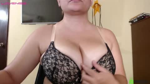 Snapshot of camiilahotxxx chatting on 12, 2, 2025 Camila  online show from 12, 2, 2025