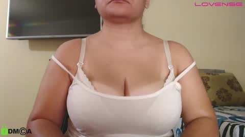 Snapshot of camiilahotxxx chatting on 9, 9, 2025 Camila  online show from 9, 9, 2025