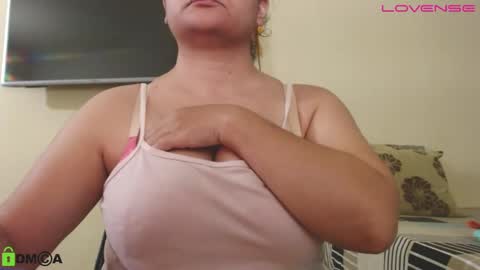 Snapshot of camiilahotxxx chatting on 27, 9, 2025 Camila  online show from 27, 9, 2025