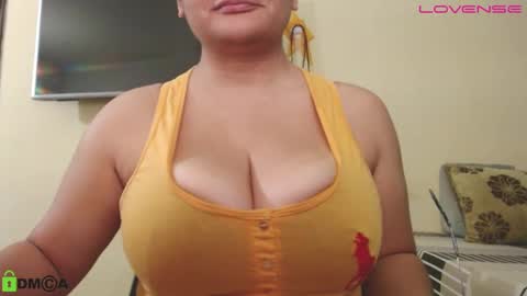 Snapshot of camiilahotxxx chatting on 3, 10, 2025 Camila  online show from 3, 10, 2025