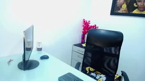 CamiilaReyes online show from 10, 10, 2025