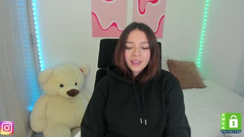 Snapshot of camila_ec2 chatting on 11, 1, 2025 C A M I online show from 11, 1, 2025