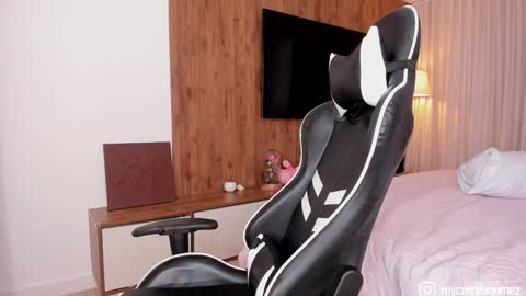 Camila online show from 6, 10, 2025