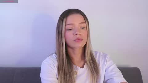 Camila Monroee  online show from 1, 12, 2025