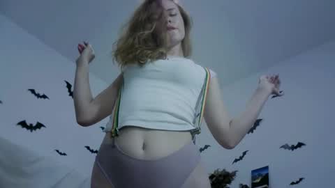 Snapshot of camille_20 chatting on 22, 10, 2025 Camille online show from 22, 10, 2025