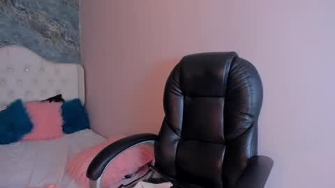 C A M I L L E N    Help me get to the top online show from 9, 2, 2025