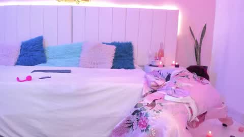 C A M I L L E N    Help me get to the top online show from 10, 10, 2025