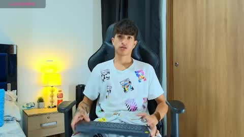 Snapshot of camilobass_ chatting on 10, 5, 2026 Camilo Bass online show from 10, 5, 2026