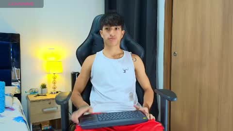 Snapshot of camilobass_ chatting on 12, 5, 2026 Camilo Bass online show from 12, 5, 2026