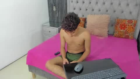 Snapshot of camilowhites chatting on 1, 3, 2025 CamilowhiteS online show from 1, 3, 2025