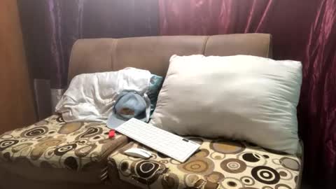 Snapshot of camivaron chatting on 8, 2, 2025 camivaron online show from 8, 2, 2025